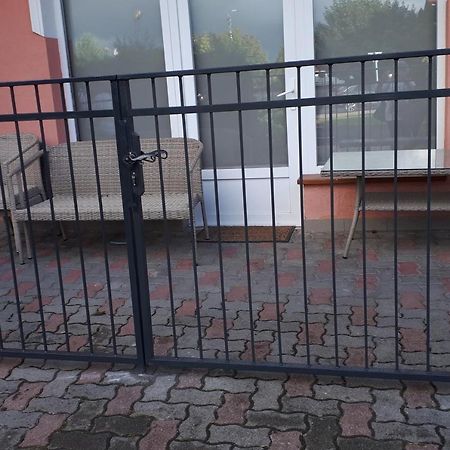 Kertvarosi Apartman II Tiszaújváros Dış mekan fotoğraf