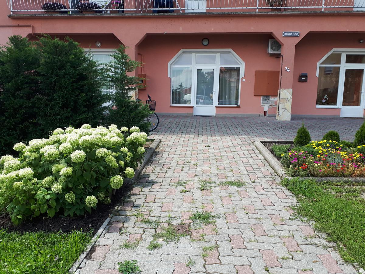 Kertvarosi Apartman II Tiszaújváros Dış mekan fotoğraf
