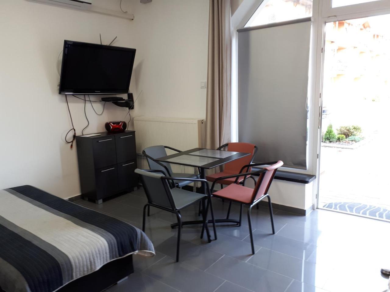 Kertvarosi Apartman II Tiszaújváros Dış mekan fotoğraf